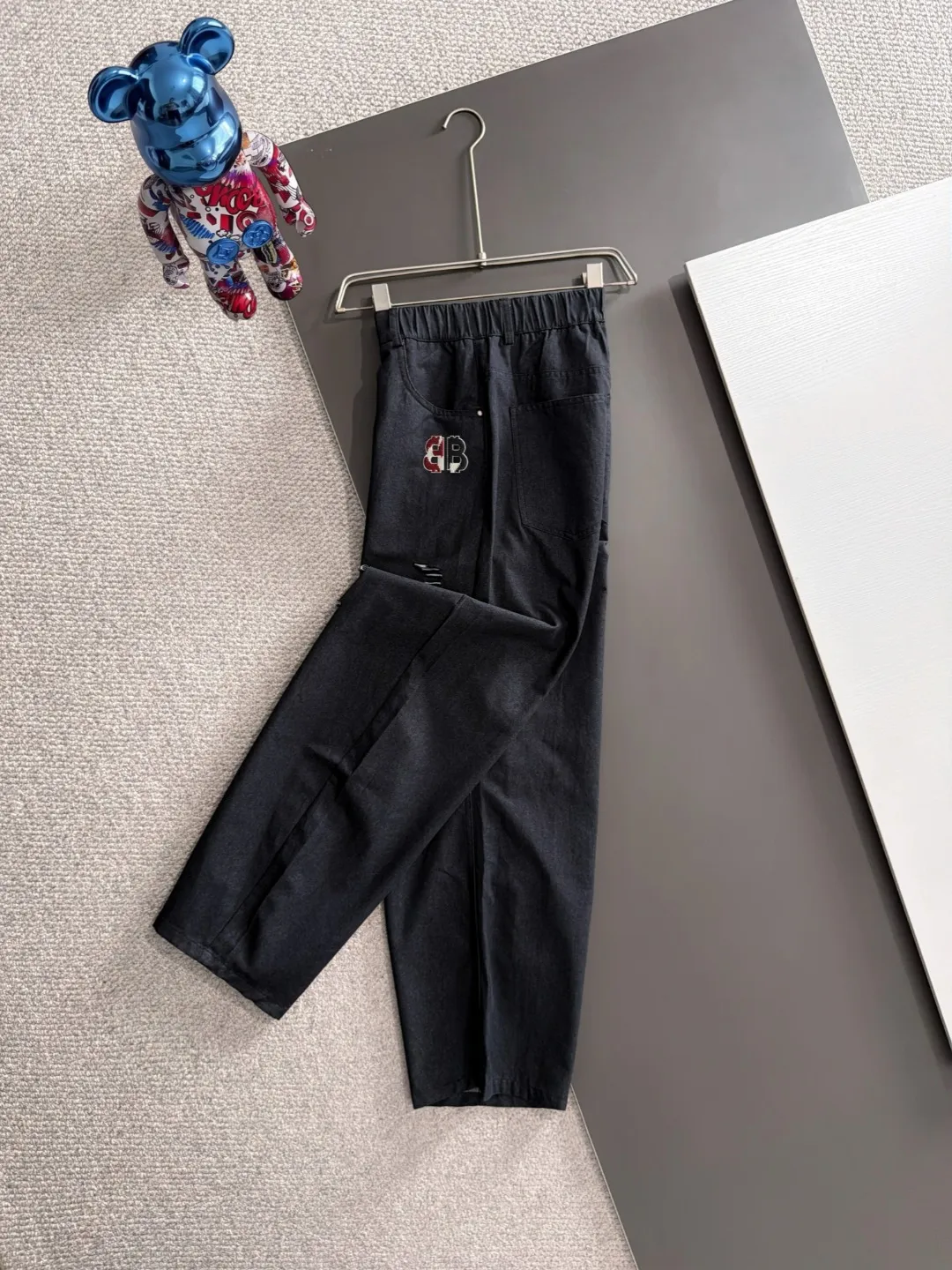 The next day shipped P195 Balenciaga 2026 summer New Arrival elastic casual pants, counter custom fabric Breathable high comfort, impeccable details, brand elements design concept, reflecting high quality. The hand feels delicate and soft! Casual cuts and awesome upper body! Sizes: S-3XL